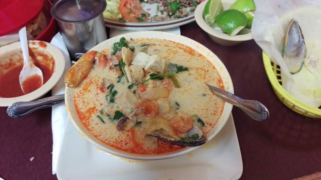 Reinas | restaurant | 5479 Mission St, San Francisco, CA 94112, USA | 4155857694 OR +1 415-585-7694