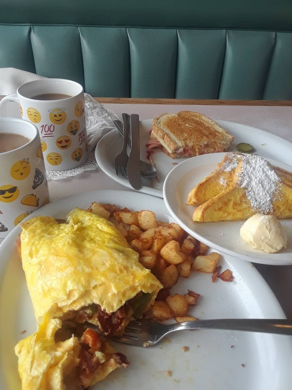 Sammys Restaurant | restaurant | 2021 Del Paso Blvd, Sacramento, CA 95815, USA | 9169256747 OR +1 916-925-6747