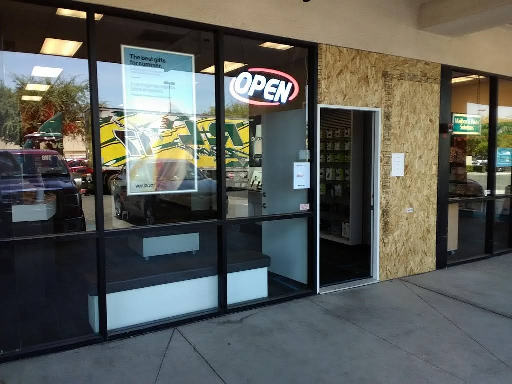 Starbucks | cafe | 240 N, 12th Ave #101, Hanford, CA 93230, USA | 5595847798 OR +1 559-584-7798