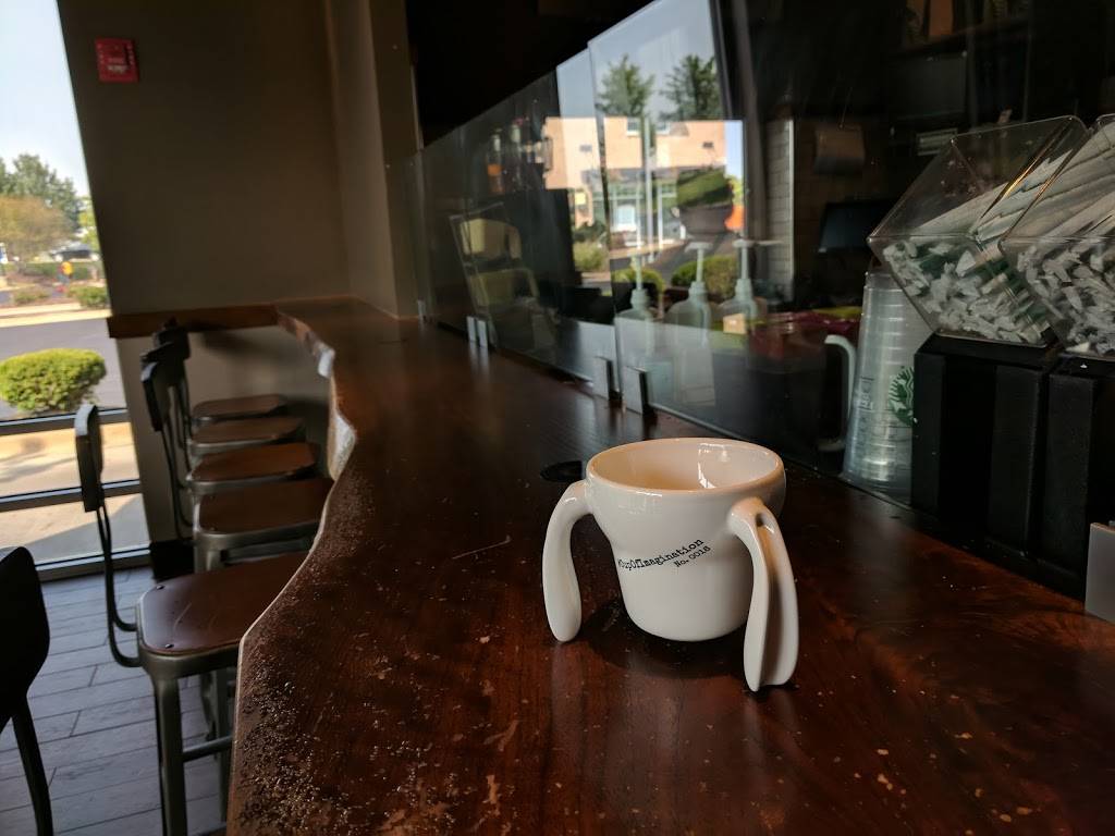 Starbucks | cafe | 1147 N Eola Rd #101, Aurora, IL 60502, USA | 6304995330 OR +1 630-499-5330