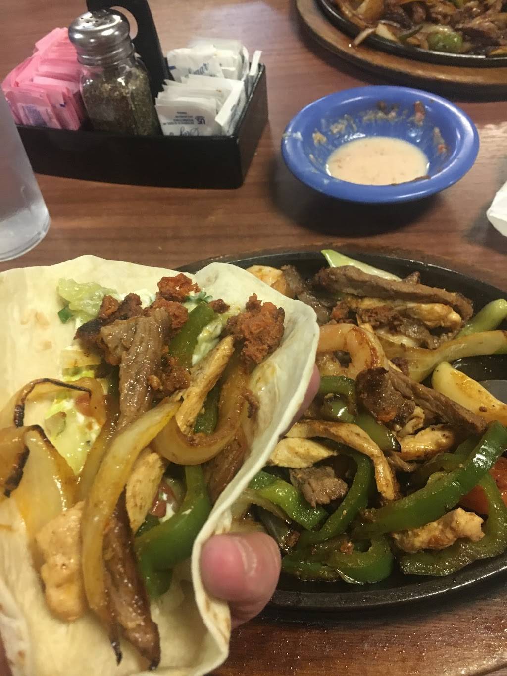 La Fuente | restaurant | 899 SW Lemans Ln, Lees Summit, MO 64082, USA | 8166239494 OR +1 816-623-9494