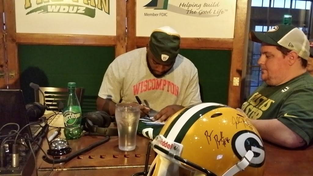 Pine Tree Sports Pub & Grill | restaurant | 4470 N Pine Tree Rd, Hobart, WI 54155, USA | 9204347501 OR +1 920-434-7501