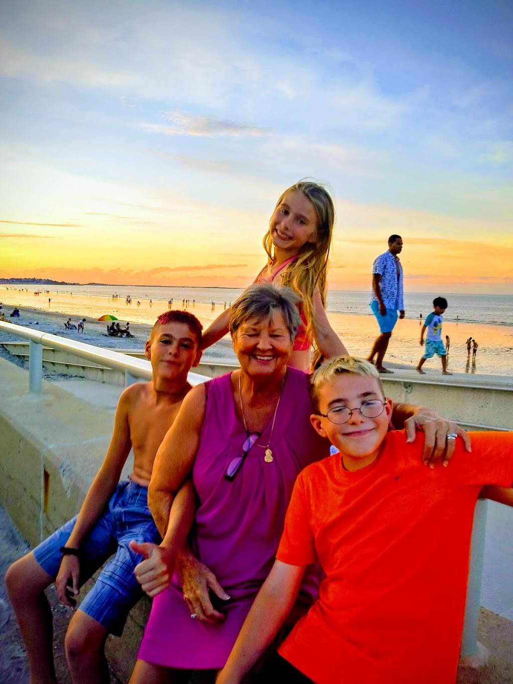 Beach Food Market | restaurant | 245 Nantasket Ave, Hull, MA 02045, USA | 7819254111 OR +1 781-925-4111