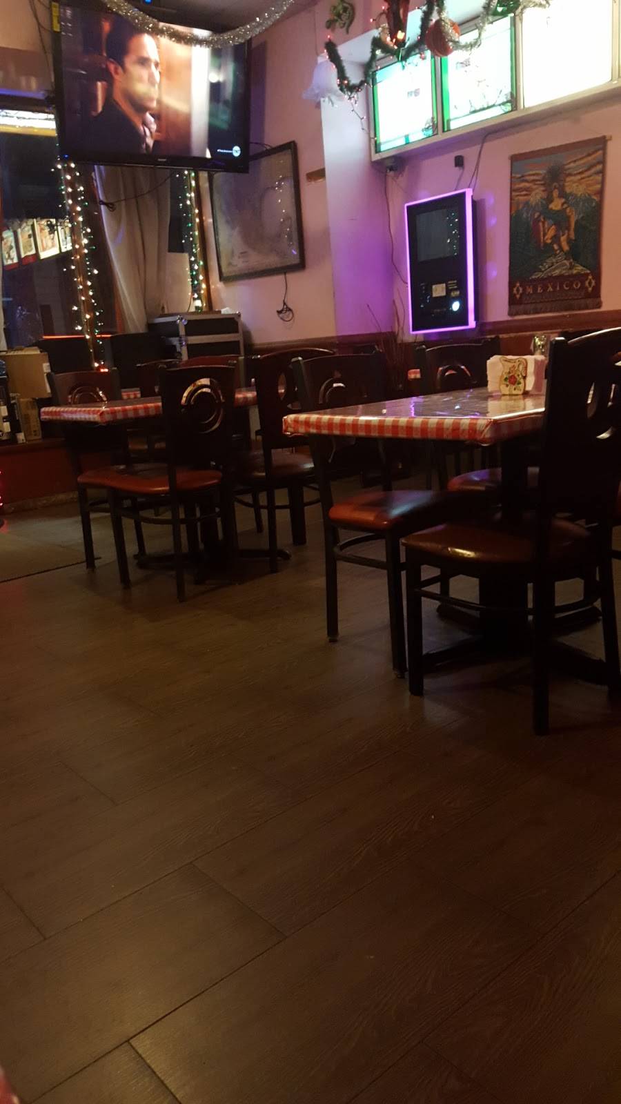 Cinderellas | restaurant | 108 Victory Blvd, Staten Island, NY 10301, USA | 7182854333 OR +1 718-285-4333