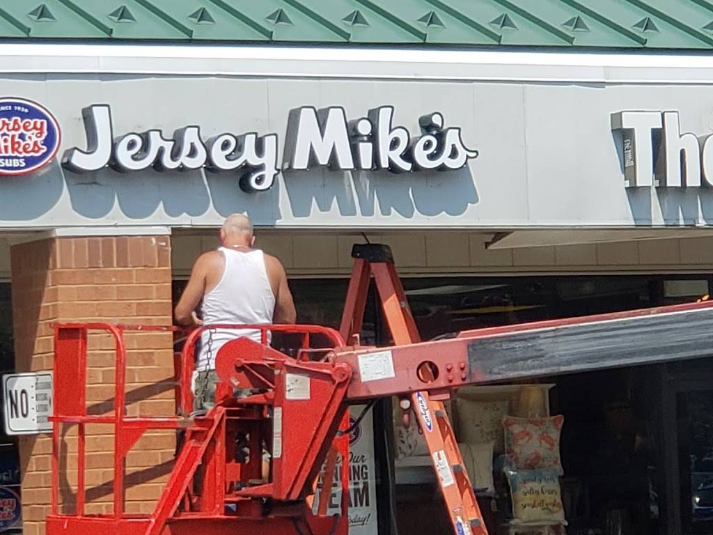 Jersey Mikes | restaurant | 6025-C, Burke Centre Pkwy, Burke, VA 22015, USA | 5716556150 OR +1 571-655-6150