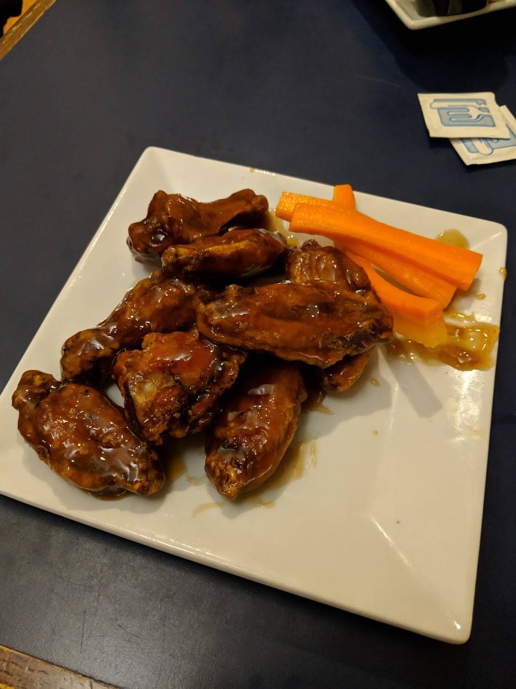 Sammys Rec Room | restaurant | 10 Mt Pleasant St, Brantford, ON N3T 1S5, Canada | 5197200000 OR +1 519-720-0000