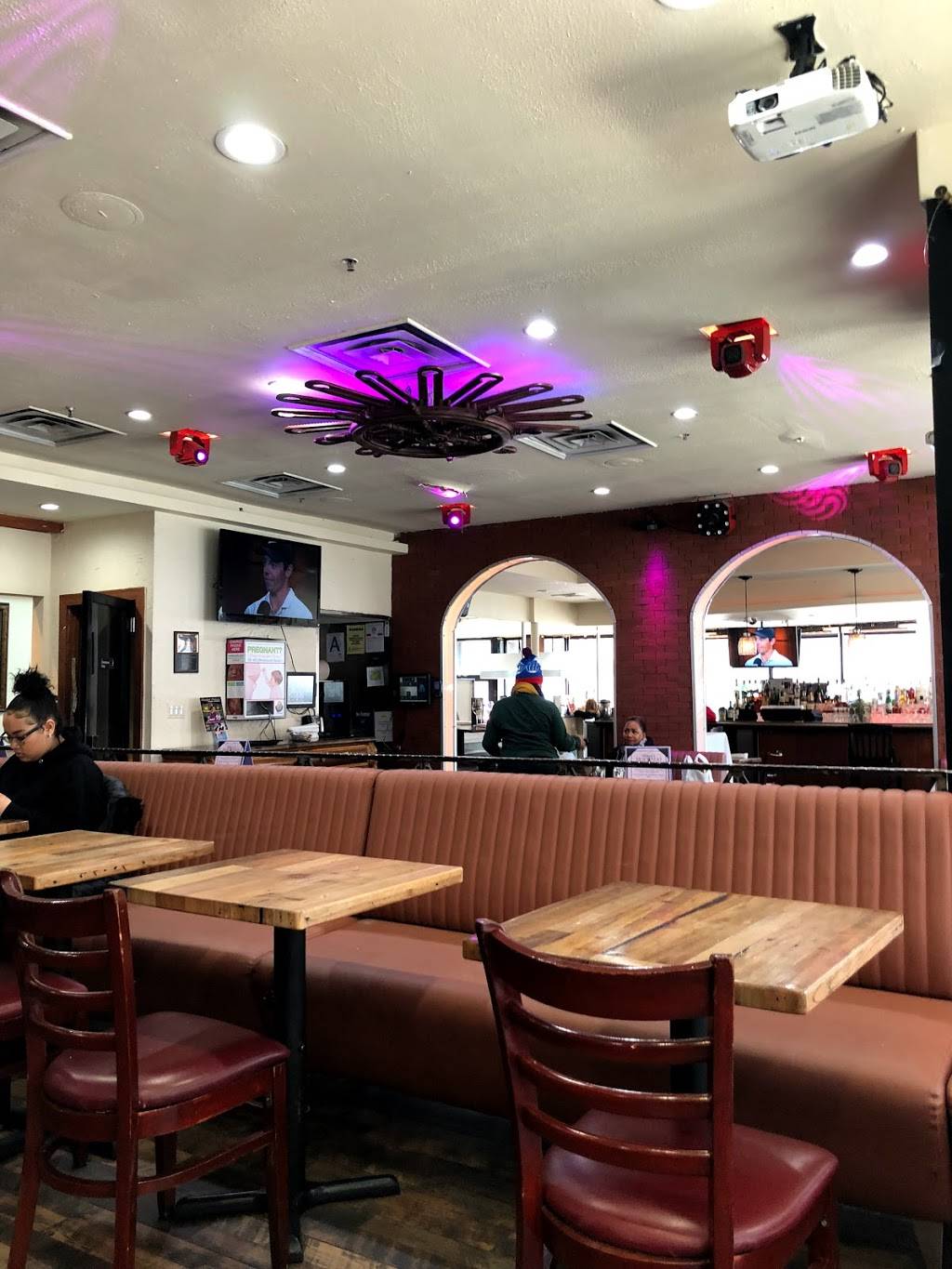 Alberts Mofongo | restaurant | 4762 Broadway, New York, NY 10034, USA | 2125693441 OR +1 212-569-3441