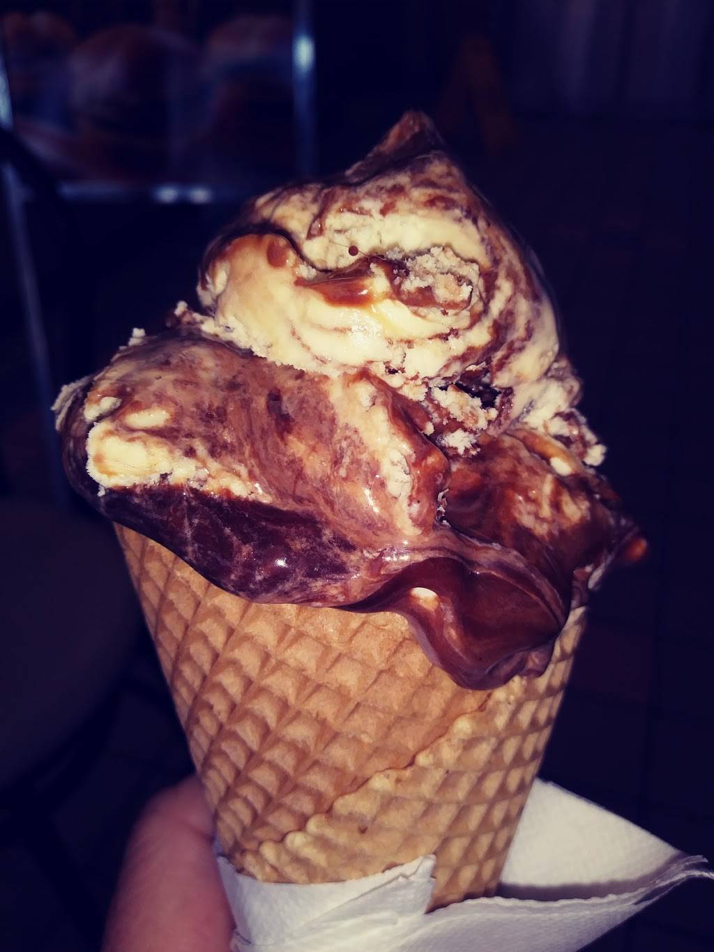 Braums Ice Cream & Burger Restaurant | restaurant | 11224 N May Ave, Oklahoma City, OK 73120, USA | 4057555464 OR +1 405-755-5464