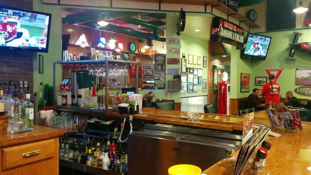Quaker Steak & Lube | restaurant | 4900 Transportation Dr, Sheffield, OH 44054, USA | 4409349464 OR +1 440-934-9464
