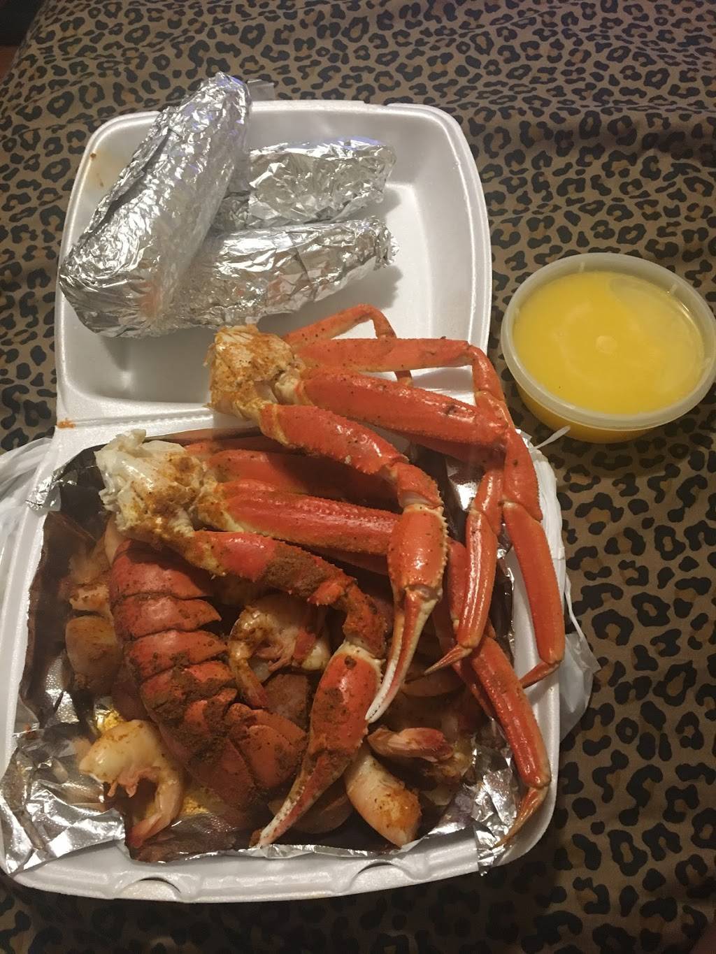 Captn Franks Seafood | restaurant | 201 N Highland Ave, Baltimore, MD 21224, USA | 4103273525 OR +1 410-327-3525