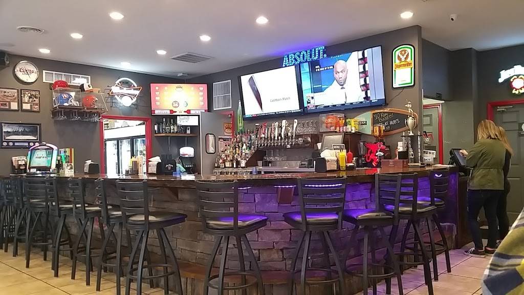 Hubs Pub & Grill / Roys Convenience Store | restaurant | 220 W High St, Potosi, MO 63664, USA | 5734364827 OR +1 573-436-4827