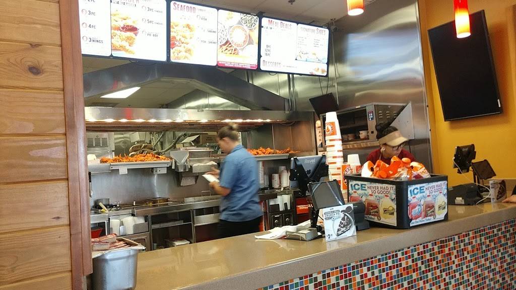 Popeyes Louisiana Kitchen | restaurant | 9825 Magnolia Ave, Riverside, CA 92503, USA | 9516378422 OR +1 951-637-8422