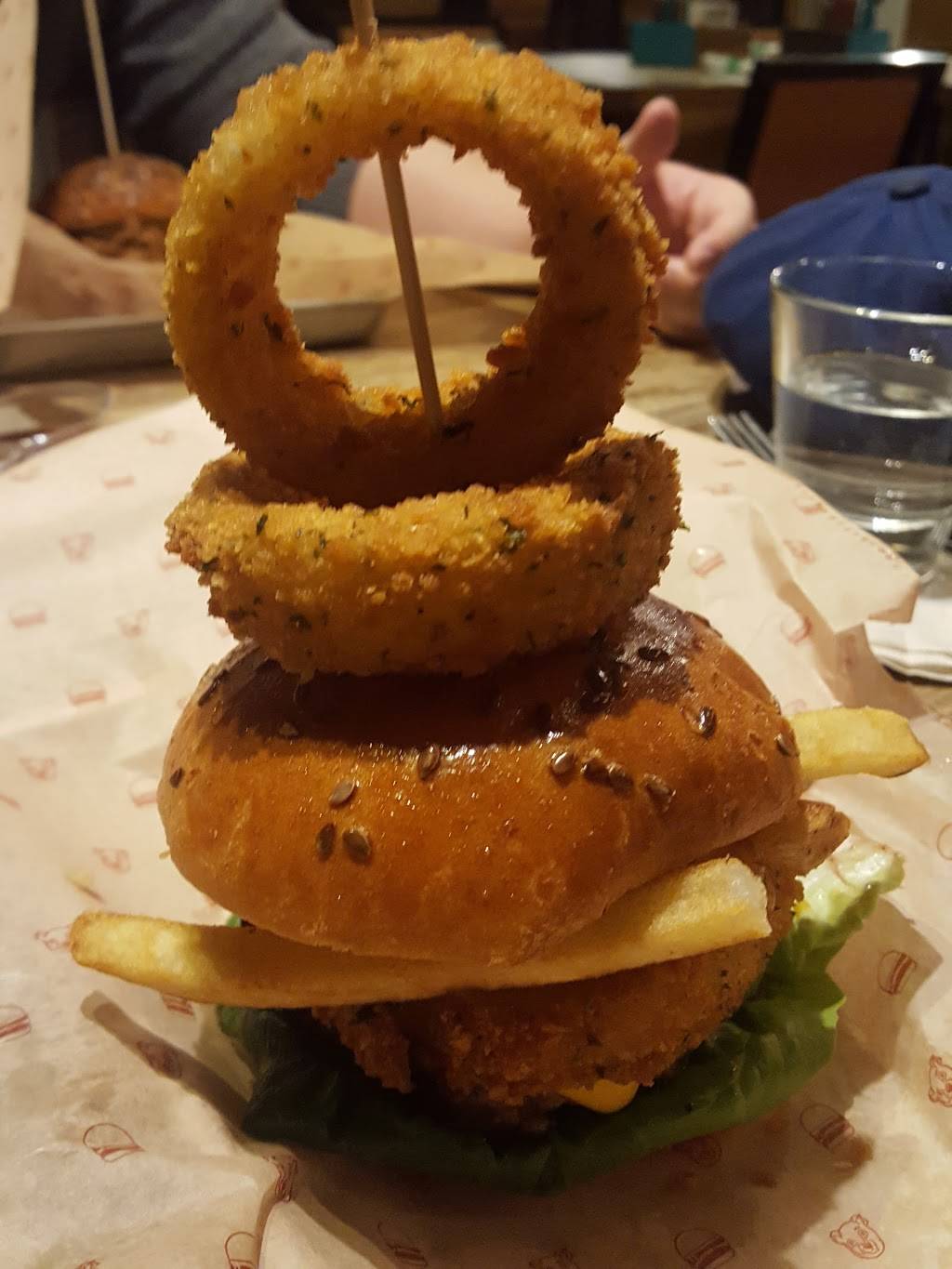 Bareburger | restaurant | 78 The Promenade, Edgewater, NJ 07020, USA | 2019412273 OR +1 201-941-2273