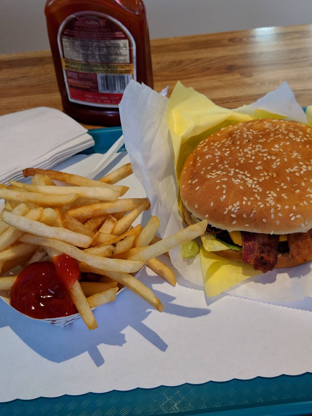 Burger Queen | restaurant | 800 5th St h, Gonzales, CA 93926, USA | 8316752754 OR +1 831-675-2754