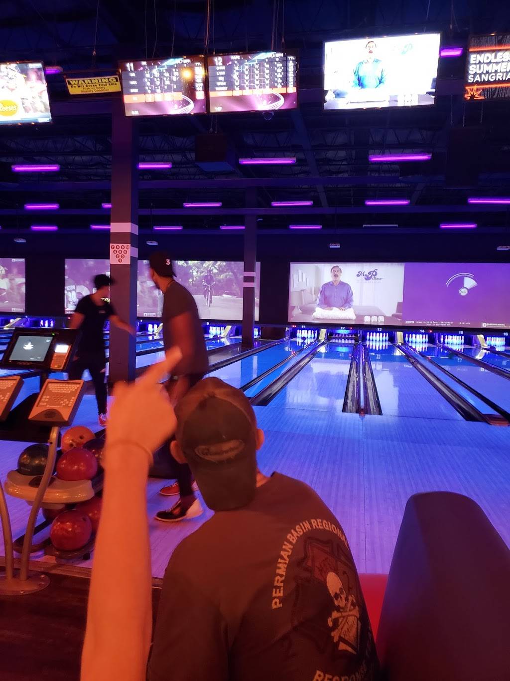 Fireside Bar & Grill | restaurant | 100 E Street Rd, Feasterville-Trevose, PA 19053, USA | 2153227755 OR +1 215-322-7755