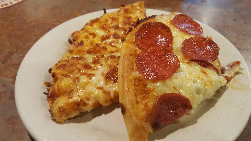 Pizza Ranch | meal delivery | 944 Center Ave, Oostburg, WI 53070, USA | 9205646333 OR +1 920-564-6333