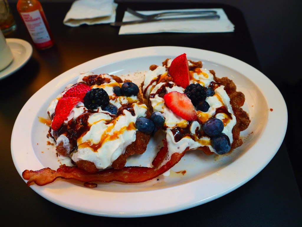 Apple Valley Kitchen | restaurant | 1226 N Railroad Ave, Española, NM 87532, USA | 5057471787 OR +1 505-747-1787