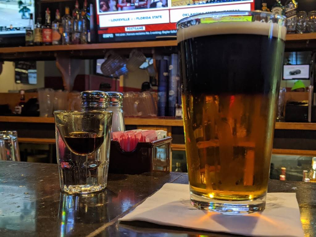 Famous Sams Sports Bar #10 | restaurant | 2320 N Silverbell Rd, Tucson, AZ 85745, USA | 5208847267 OR +1 520-884-7267