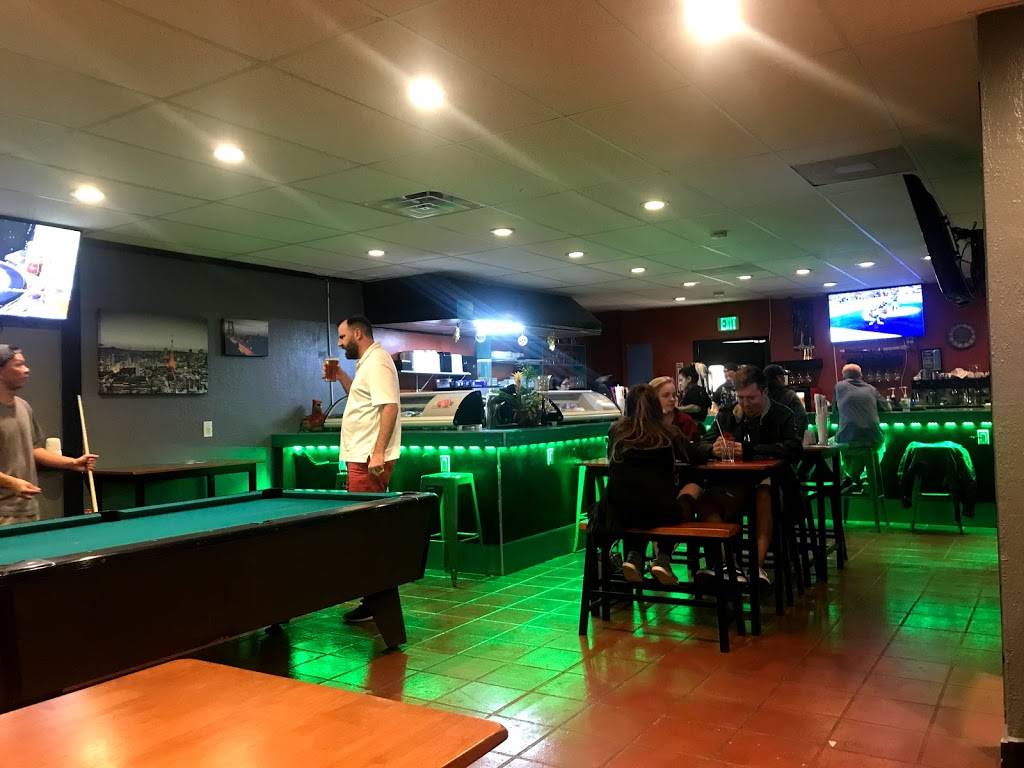 Green light bar | restaurant | 229 62nd Ave N, St. Petersburg, FL 33702, USA | 7278006607 OR +1 727-800-6607