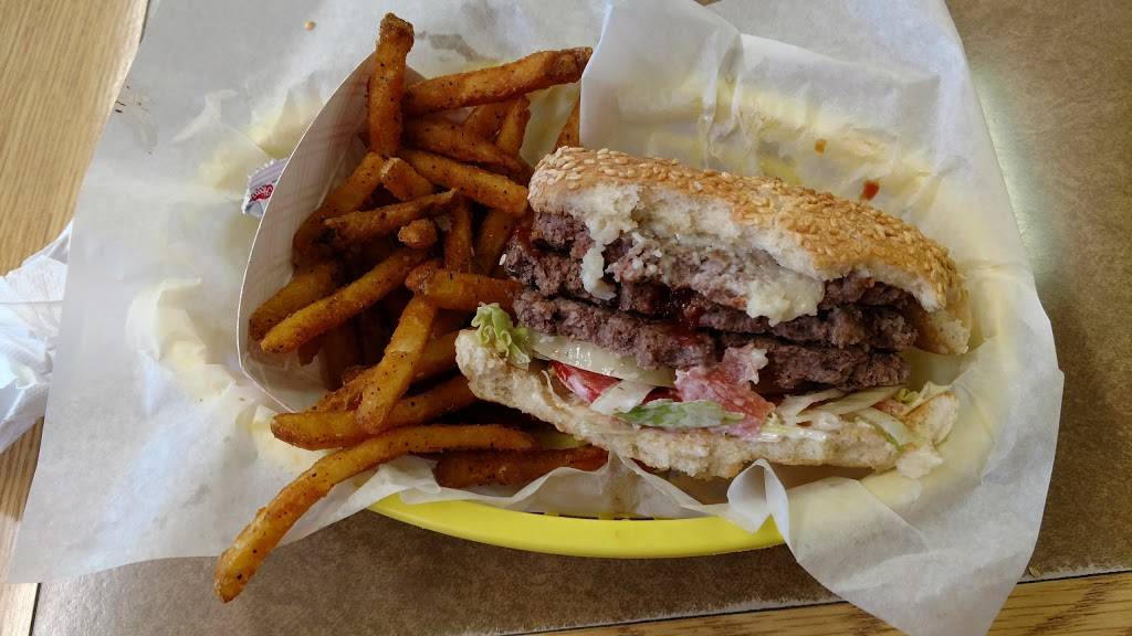 Giant Drive In | restaurant | 15840 Boones Ferry Rd, Lake Oswego, OR 97035, USA | 5036360255 OR +1 503-636-0255