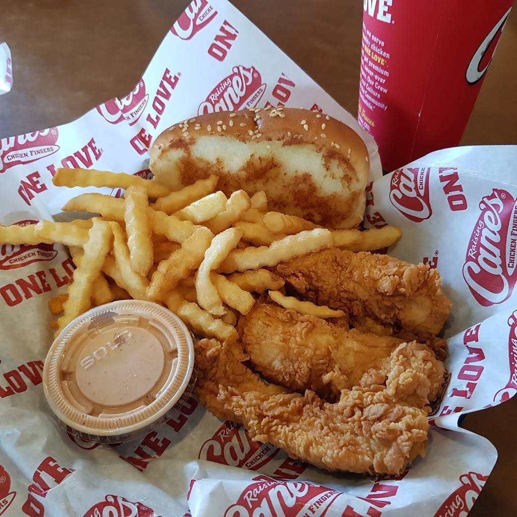 Raising Canes Chicken Fingers | meal takeaway | 1225 E 2nd St, Edmond, OK 73034, USA | 4058444192 OR +1 405-844-4192