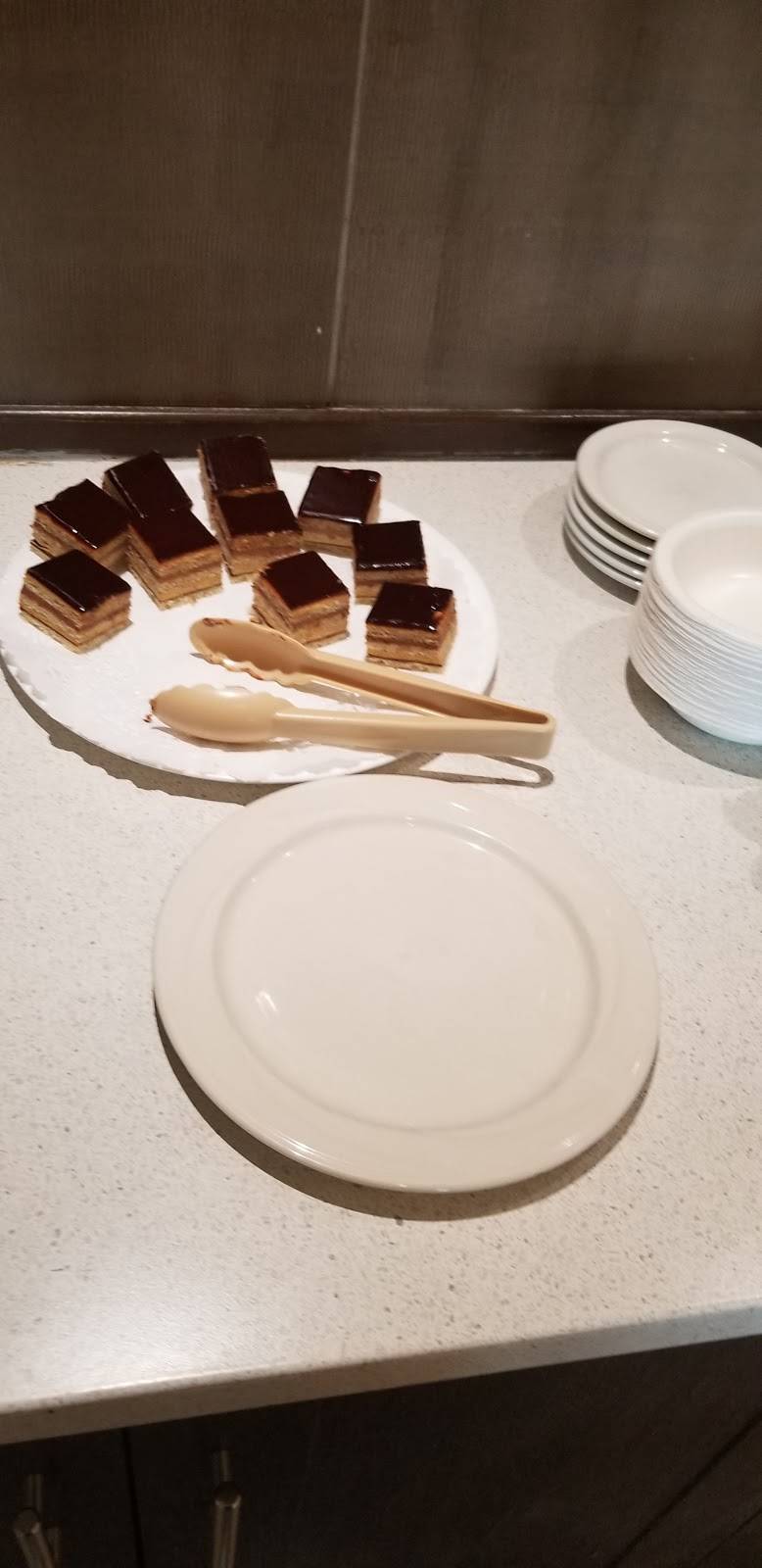 Jardins Le Pavillon | restaurant | 7700 Chemin de la Côte-de-Liesse, Saint-Laurent, QC H4T 1E7, Canada | 5147317821 OR +1 514-731-7821