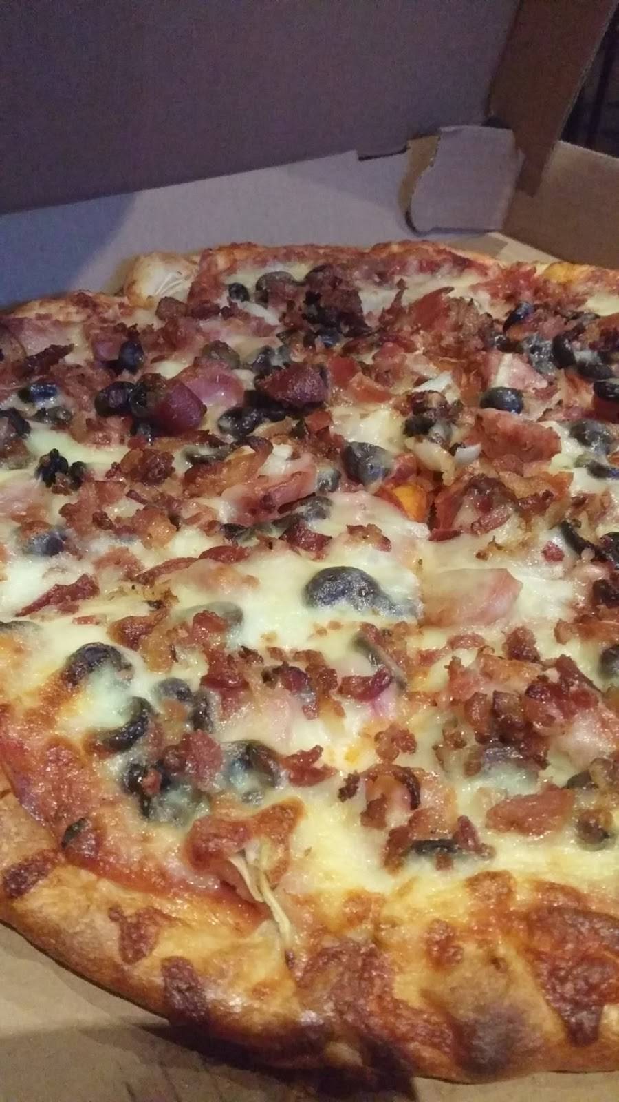 Lorenzos Pizzeria Restaurant | restaurant | 2201 Arch St, Ottawa, ON K1G 2H5, Canada | 6137373737 OR +1 613-737-3737