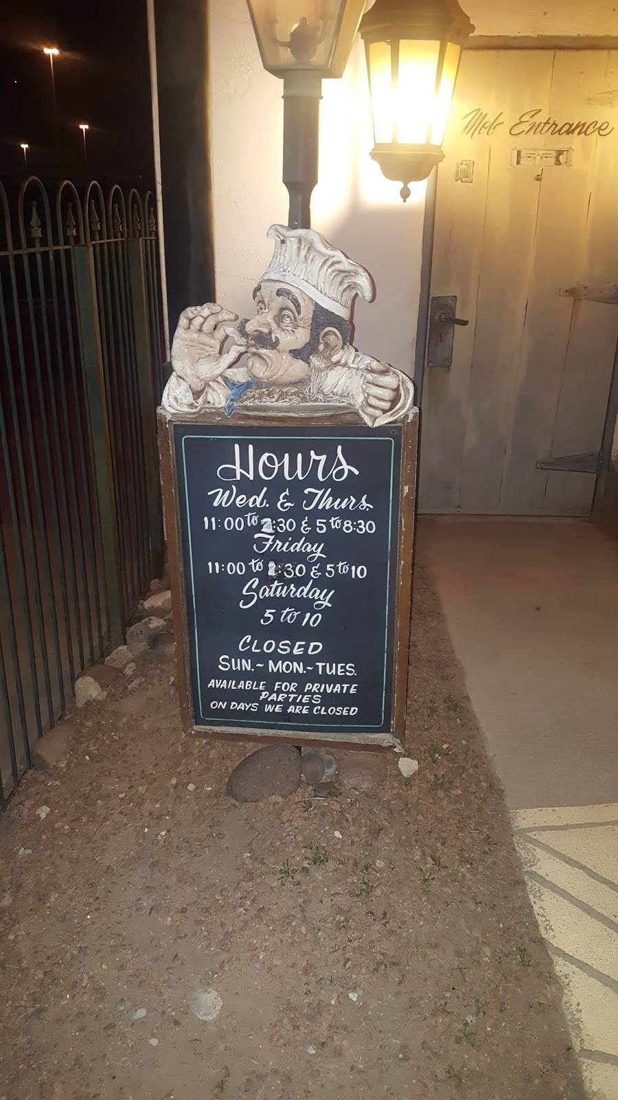 Monteleones Ristorante | restaurant | 3023 Gateway Blvd W, El Paso, TX 79903, USA | 9155664320 OR +1 915-566-4320