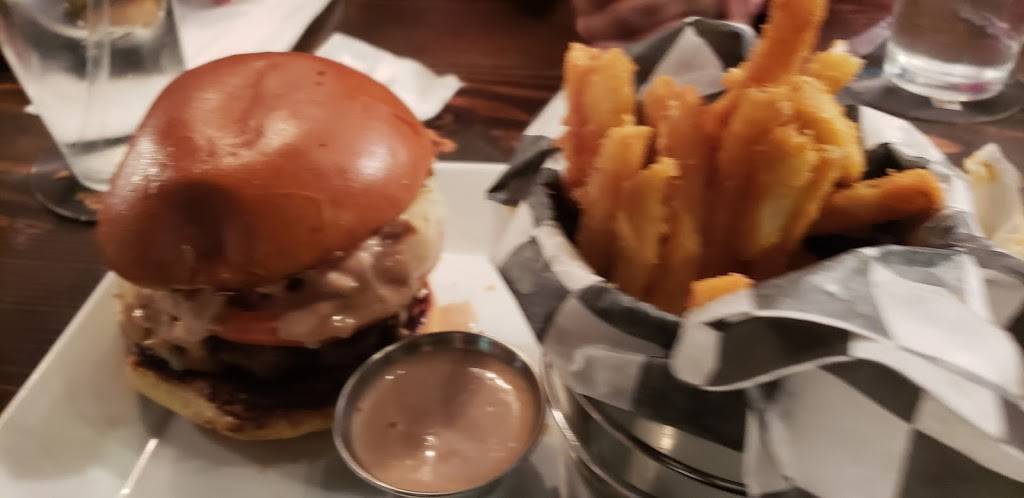 Hops Craft Beer Burger | restaurant | 400 NY-17M, Monroe, NY 10950, USA | 8457833337 OR +1 845-783-3337
