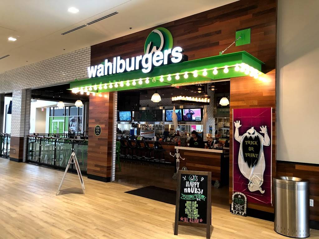 Wahlburgers | restaurant | 6242 Northway Mall Dr, Pittsburgh, PA 15237, USA | 4125363991 OR +1 412-536-3991