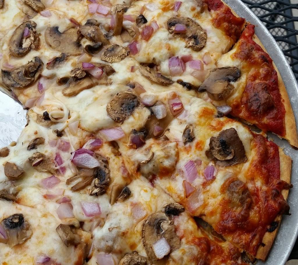 Park Avenue Pizza Company | restaurant | 121 Park Ave, Pewaukee, WI 53072, USA | 2626910503 OR +1 262-691-0503