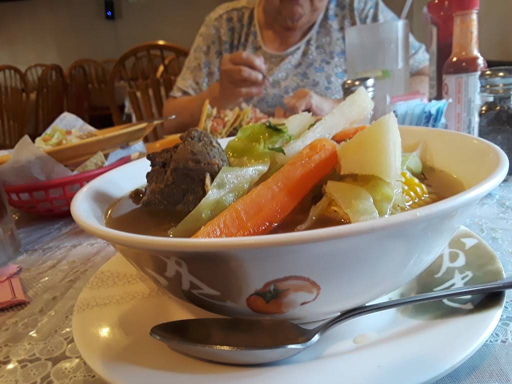 La Chocita Grill | restaurant | 210 Loudoun St SE, Leesburg, VA 20175, USA | 7034432319 OR +1 703-443-2319