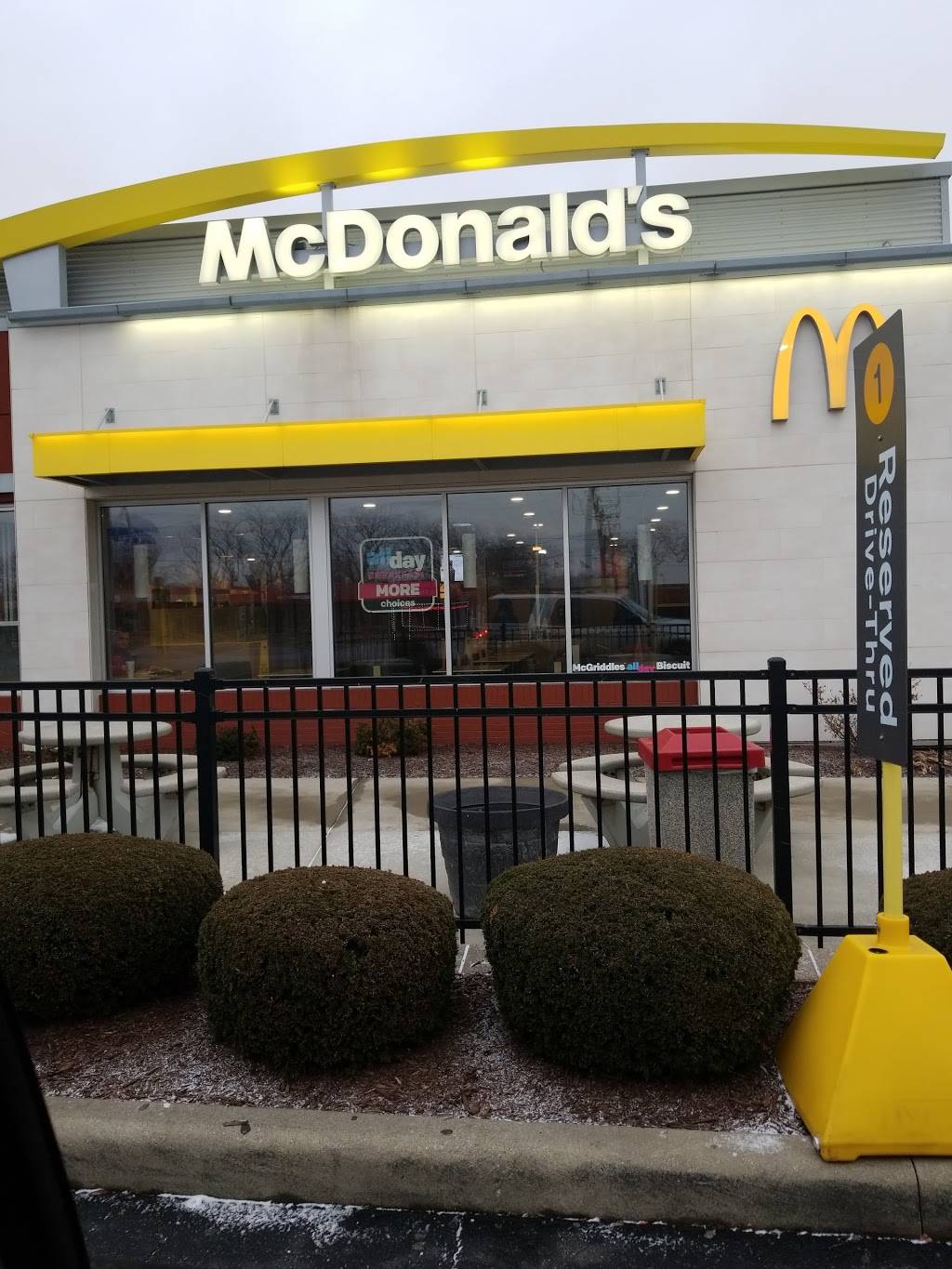 McDonalds | cafe | 19767 S Halsted St, Chicago Heights, IL 60411, USA | 7087545572 OR +1 708-754-5572