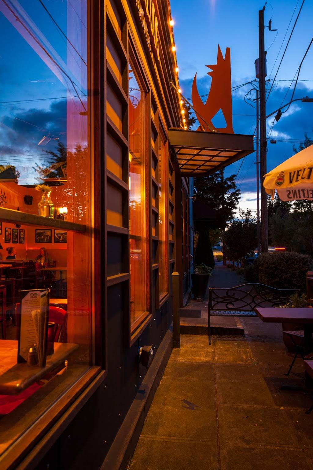 The Barking Dog Alehouse | restaurant | 705 NW 70th St, Seattle, WA 98117, USA | 2067822974 OR +1 206-782-2974