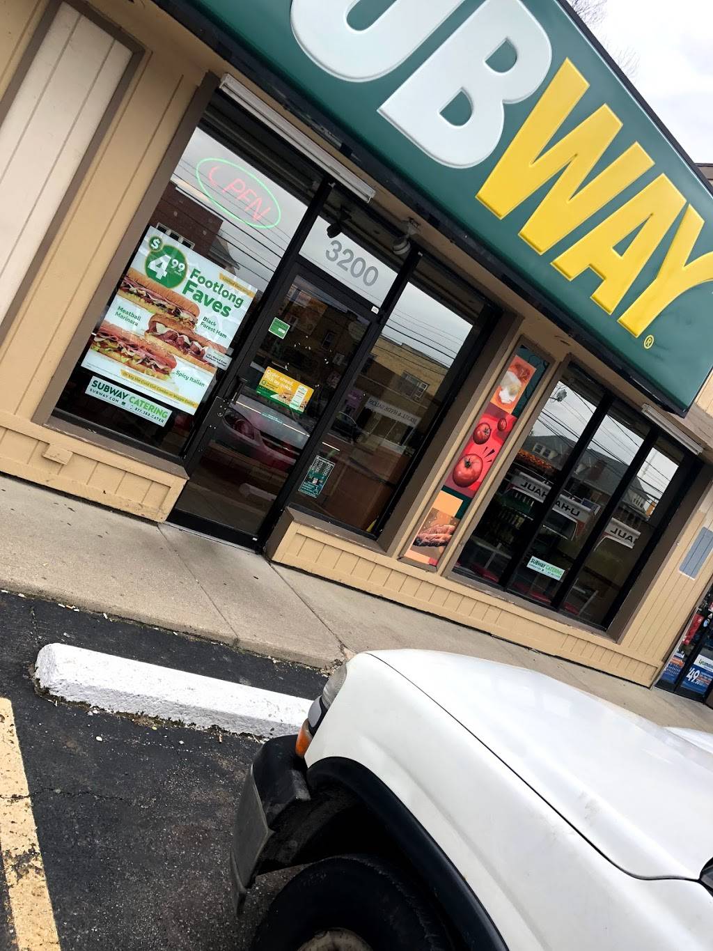 Subway Restaurants | restaurant | 3200 N High St, Columbus, OH 43202, USA | 6142677827 OR +1 614-267-7827