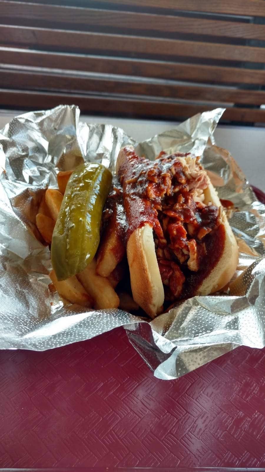 Lil Porgys Barbeque | restaurant | 1917 W Springfield Ave, Champaign, IL 61821, USA | 2173986811 OR +1 217-398-6811