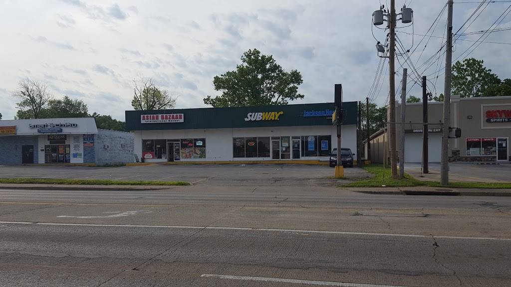 Subway | restaurant | 2218 Hikes Ln Suite B, Louisville, KY 40218, USA | 5024590559 OR +1 502-459-0559