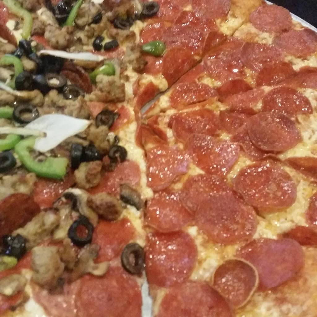 Round Table Pizza | meal delivery | 1728 W Olive Ave, Merced, CA 95348, USA | 2093832999 OR +1 209-383-2999
