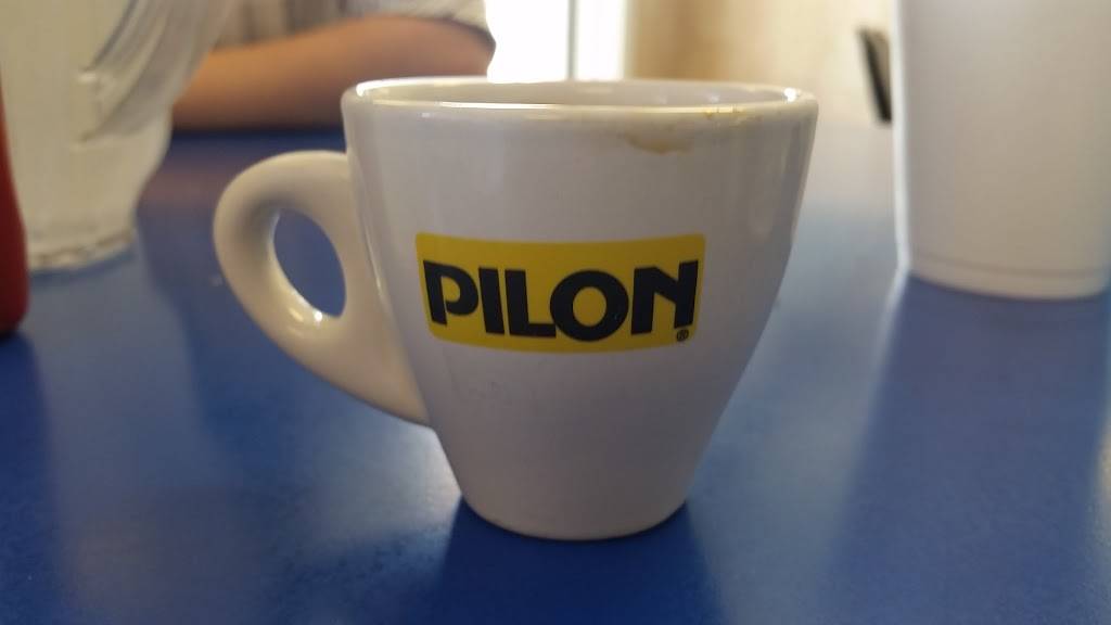 El Canal Cafe | restaurant | 8401 NW South River Dr, Medley, FL 33166, USA | 3058882485 OR +1 305-888-2485