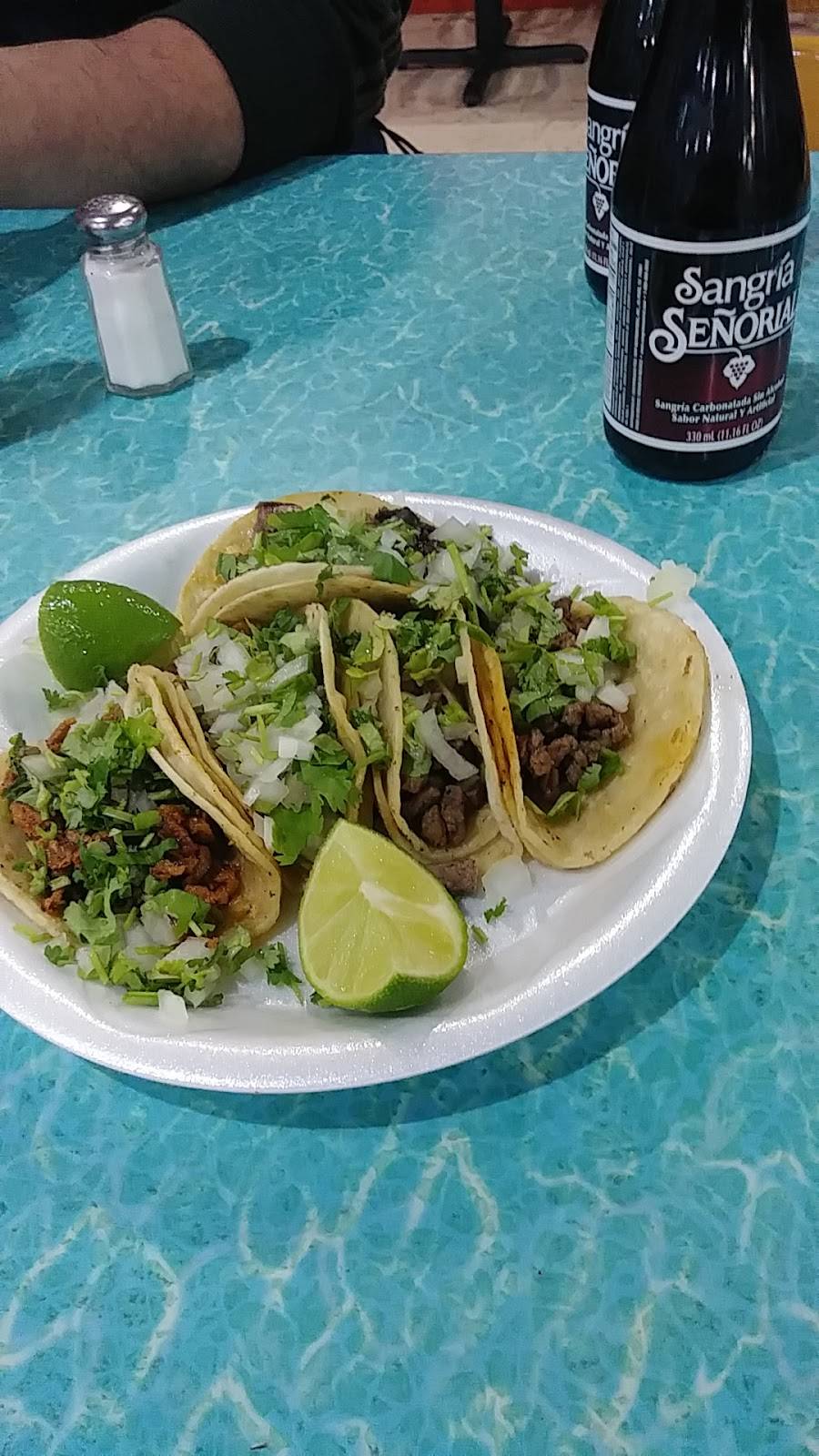 Las Tres Palmas | restaurant | 4201 E 9th St, Kansas City, MO 64124, USA | 8162318100 OR +1 816-231-8100