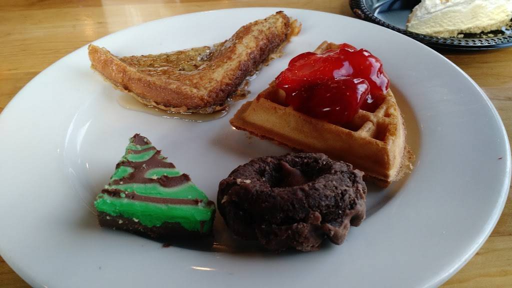 Charcoal Grill | restaurant | 3650 W Washington St, West Bend, WI 53090, USA | 2623539703 OR +1 262-353-9703