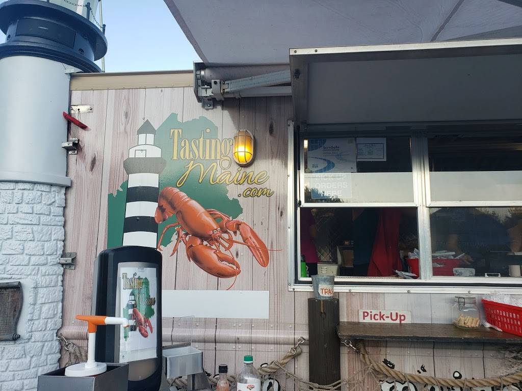 Congdons After Dark Food Truck Park | restaurant | 1100 Post Rd, Wells, ME 04090, USA | 2076464219 OR +1 207-646-4219