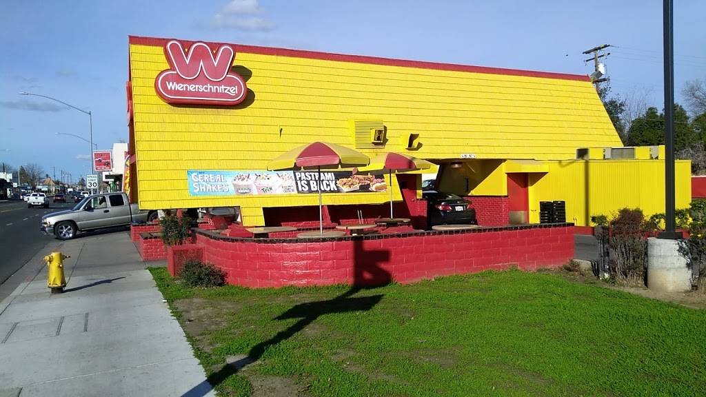 Wienerschnitzel | restaurant | 204 McHenry Ave, Modesto, CA 95354, USA | 2095221884 OR +1 209-522-1884