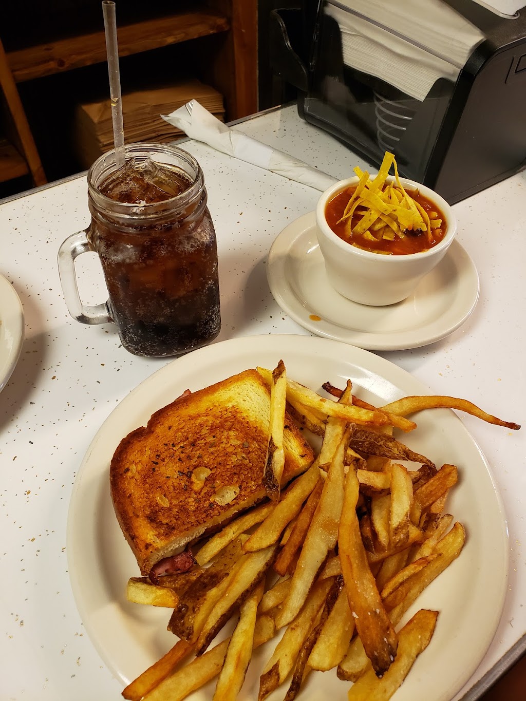 Don and Nancy’s Cafe LLC | cafe | 124 N Main St, Canton, IL 61520, USA | 3094357005 OR +1 309-435-7005