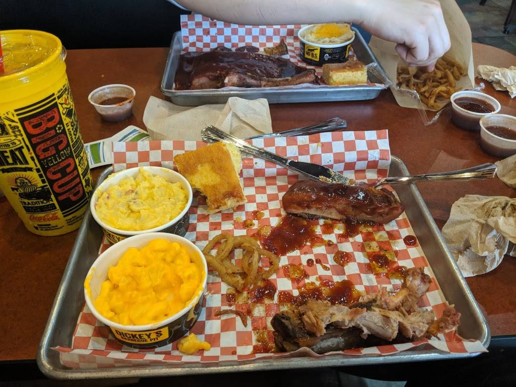 Dickeys Barbecue Pit | restaurant | 7769 Day Dr, Parma, OH 44129, USA | 4408823808 OR +1 440-882-3808