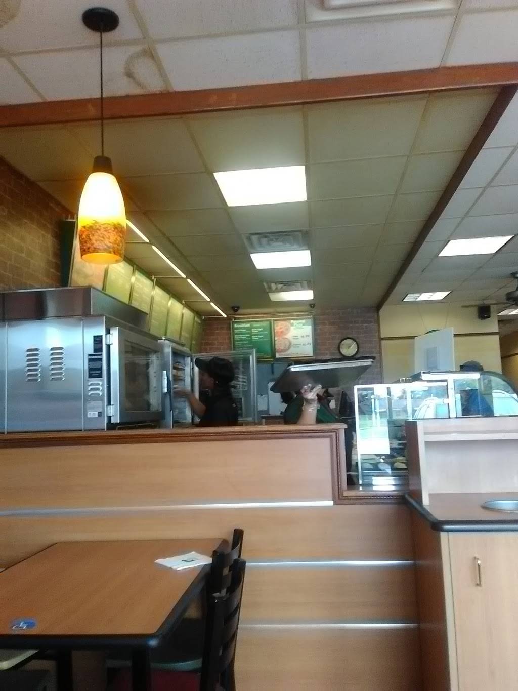 Subway | meal takeaway | 7686 LA-23, Belle Chasse, LA 70037, USA | 5043912090 OR +1 504-391-2090