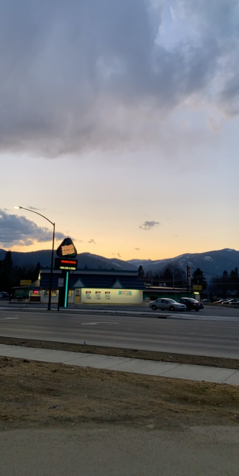 Burger Express | restaurant | 6708 Main St, Bonners Ferry, ID 83805, USA | 2082677347 OR +1 208-267-7347