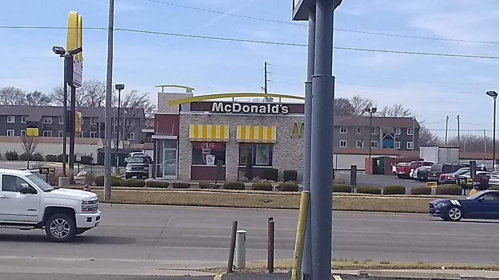 McDonalds | cafe | 1219 S Rock Rd, Wichita, KS 67207, USA | 3166879664 OR +1 316-687-9664