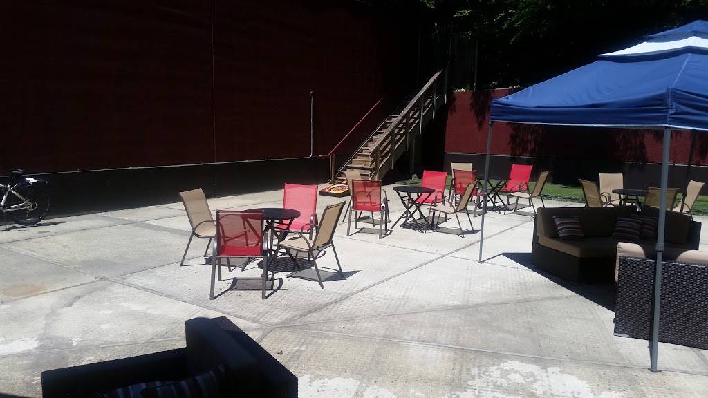 Big Block Brewing | restaurant | 3310 E Lake Sammamish Pkwy SE, Sammamish, WA 98075, USA | 4252703757 OR +1 425-270-3757