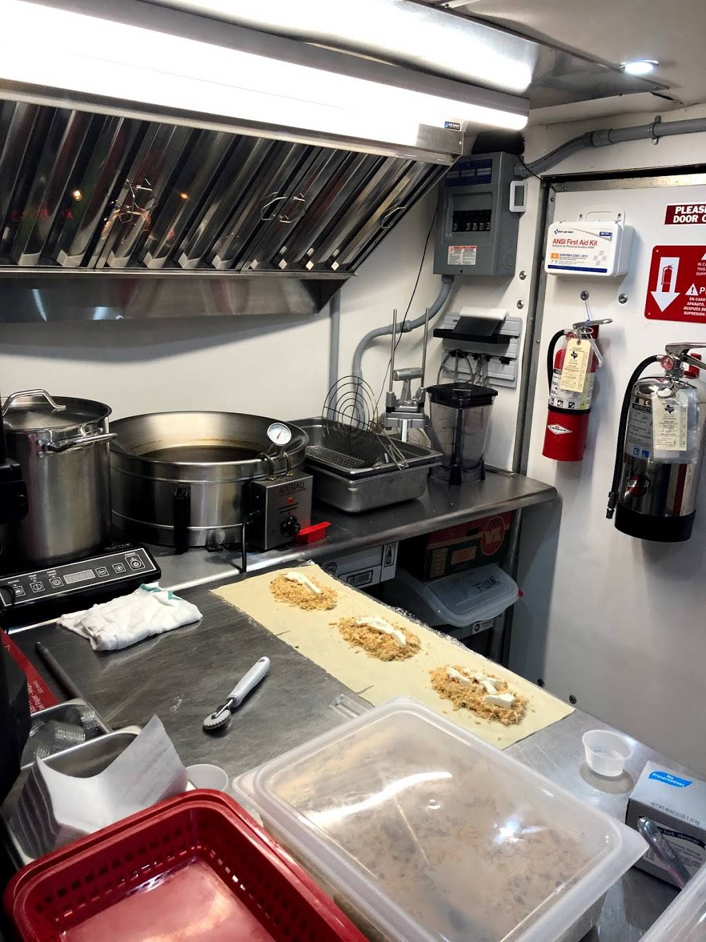 Pastelaria São Paulo | restaurant | 603 W Live Oak St, Austin, TX 78704, USA | 5129989688 OR +1 512-998-9688